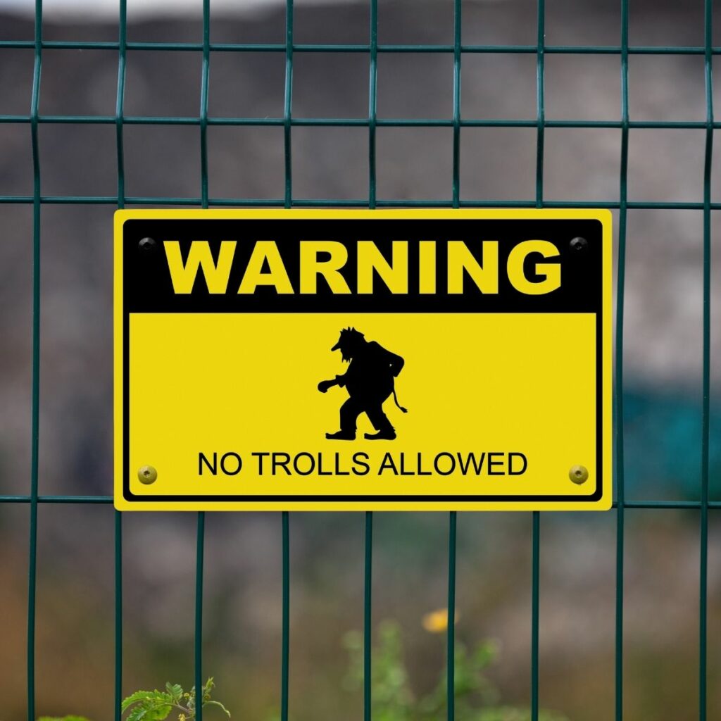 cartello attenzione non sono ammessi troll